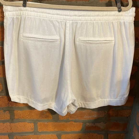 Old Navy White Linen Blend Utility Shorts - Picture 4 of 4